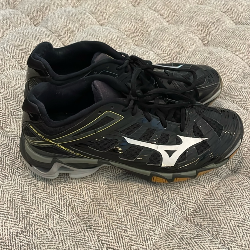 Mizuno Wave Lightning RX3 size 9.5